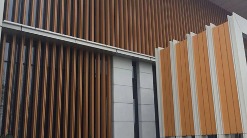 鋁單板廠家根據國家標準，鋁單板的厚度和尺寸有規定。